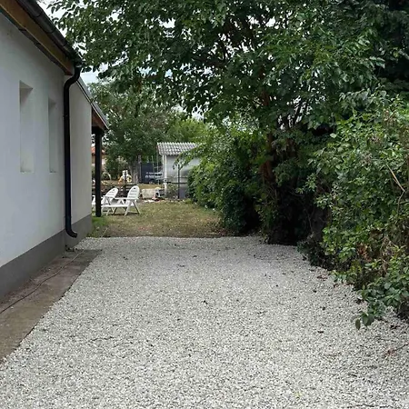 Startbalaton Apartmanhaz 度假居 *